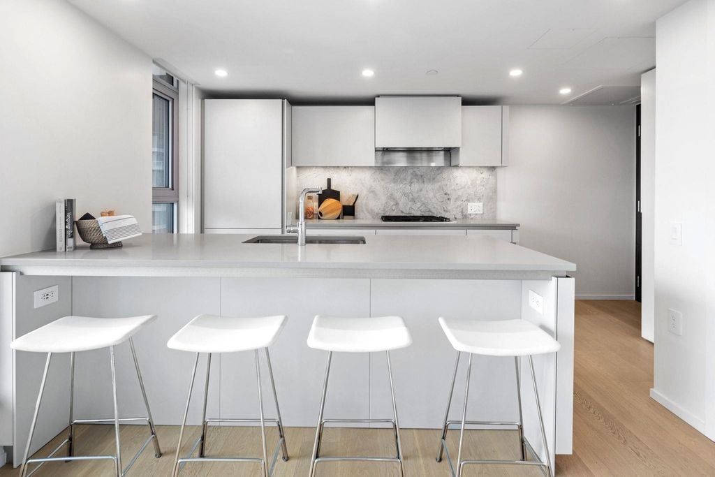 889 Pacific St, #2706