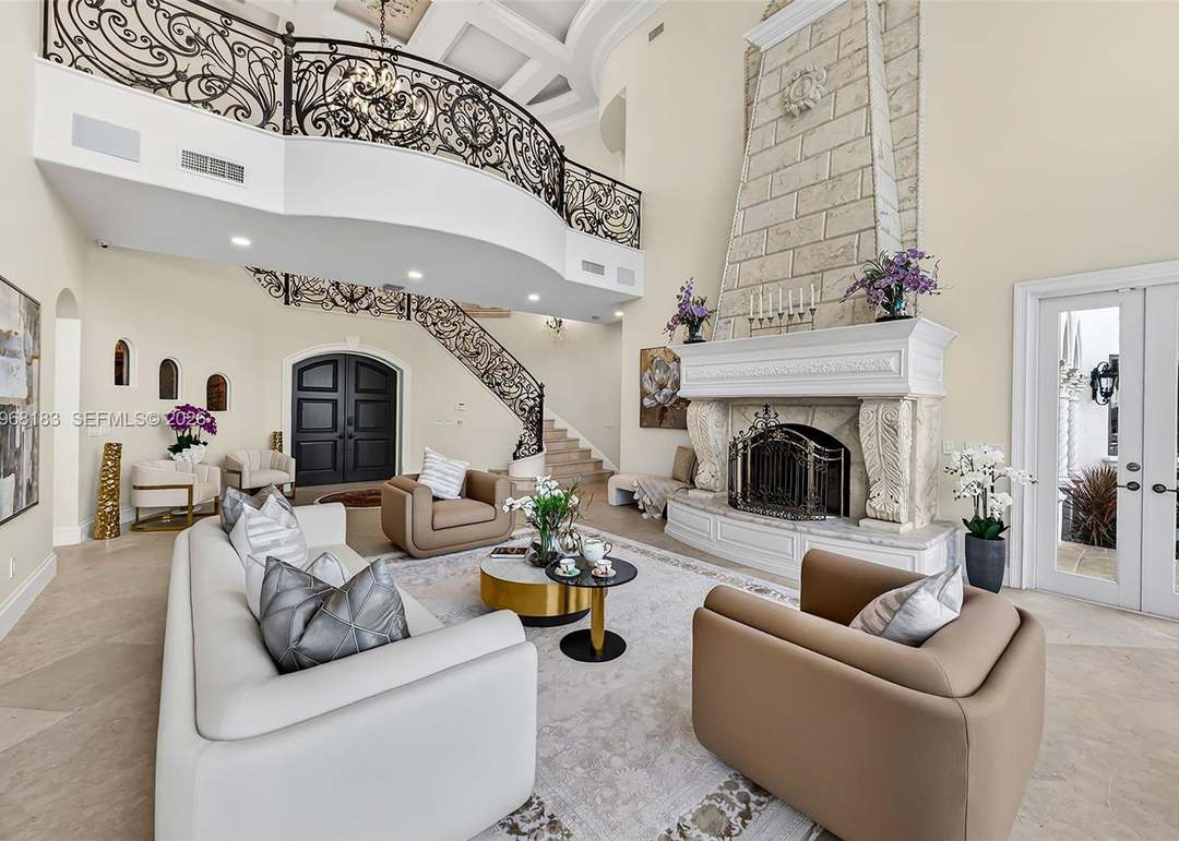 628 Coral Way