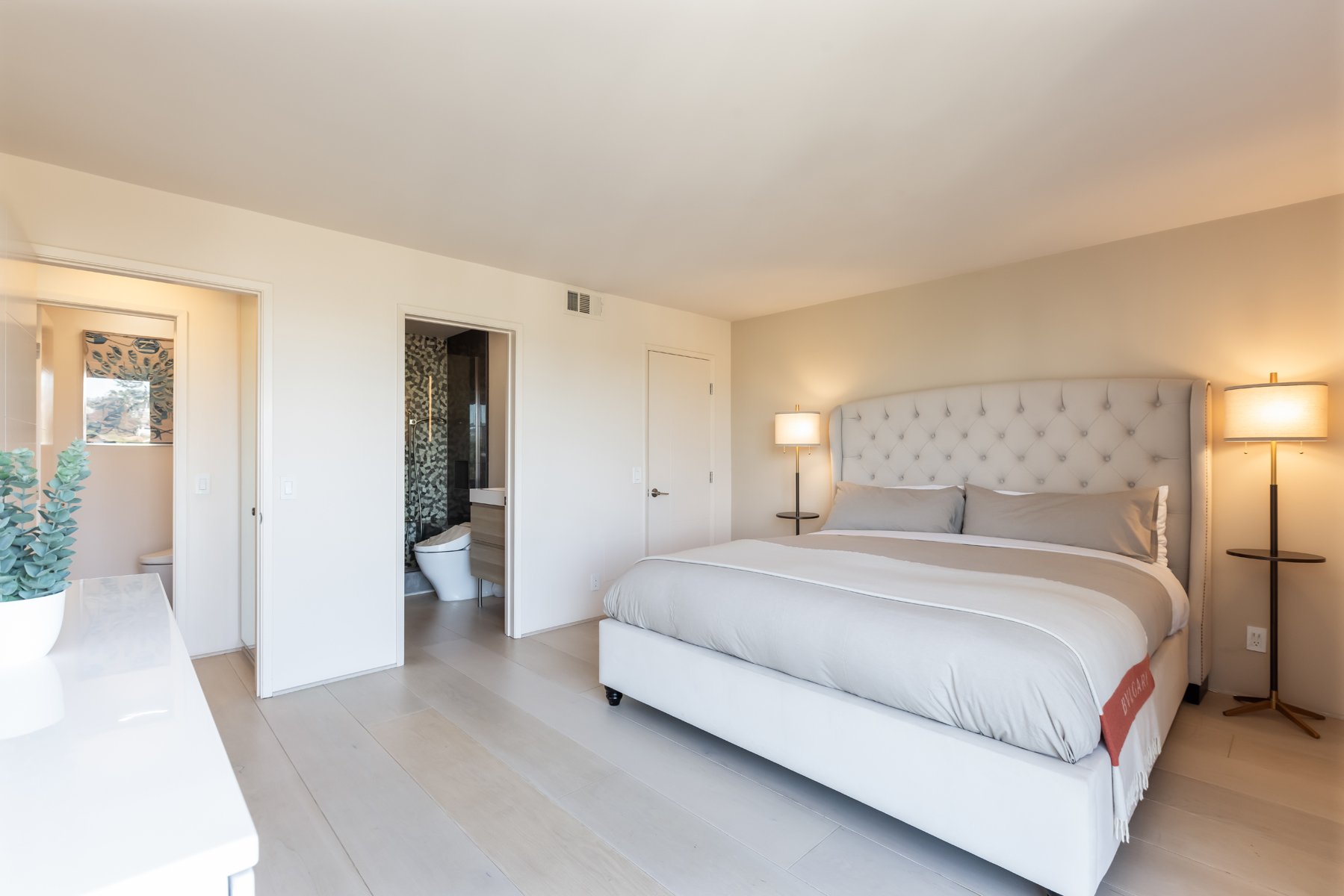 10751 Wilshire Blvd #908, Westwood