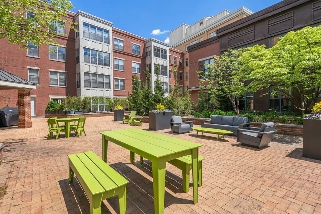 1166 Washington St #602