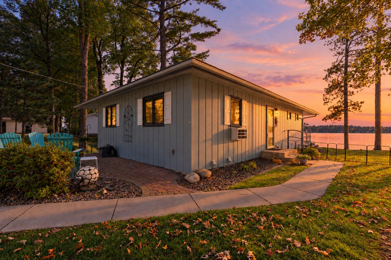 Charming, Southfacing Cabin with Sandy Beach on the Whitefish Chain