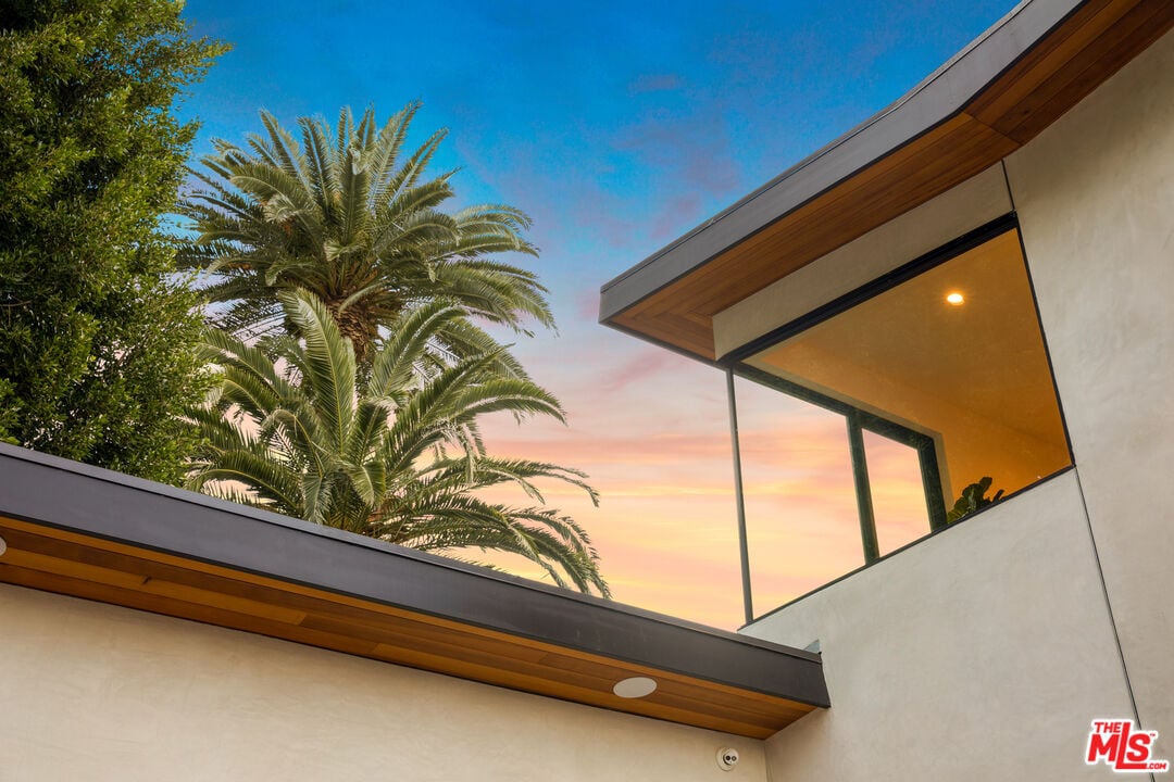 2220 Coldwater Canyon Dr