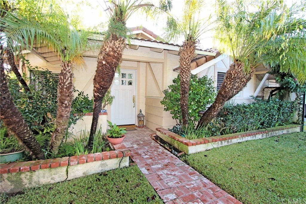 2298 Redlands Dr