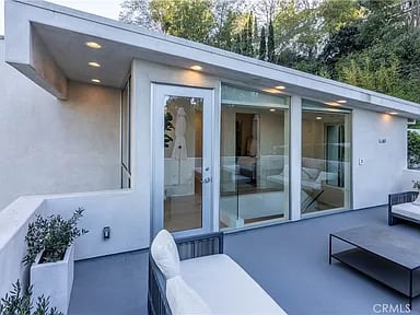 7350 Pacific View Dr