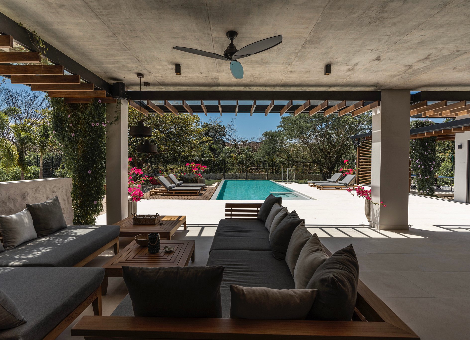 Villa Solana: Modern Luxury Steps from Playa Mansita in Hacienda Pinilla