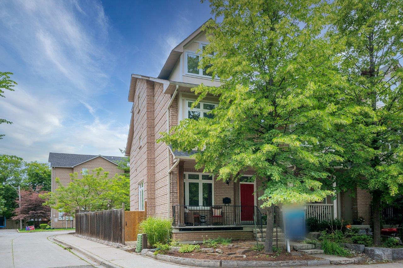 14 Bastedo Ave