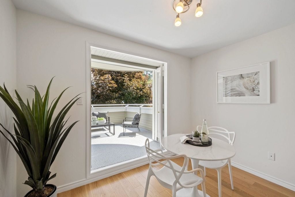 3377 Capilano Cres, #206
