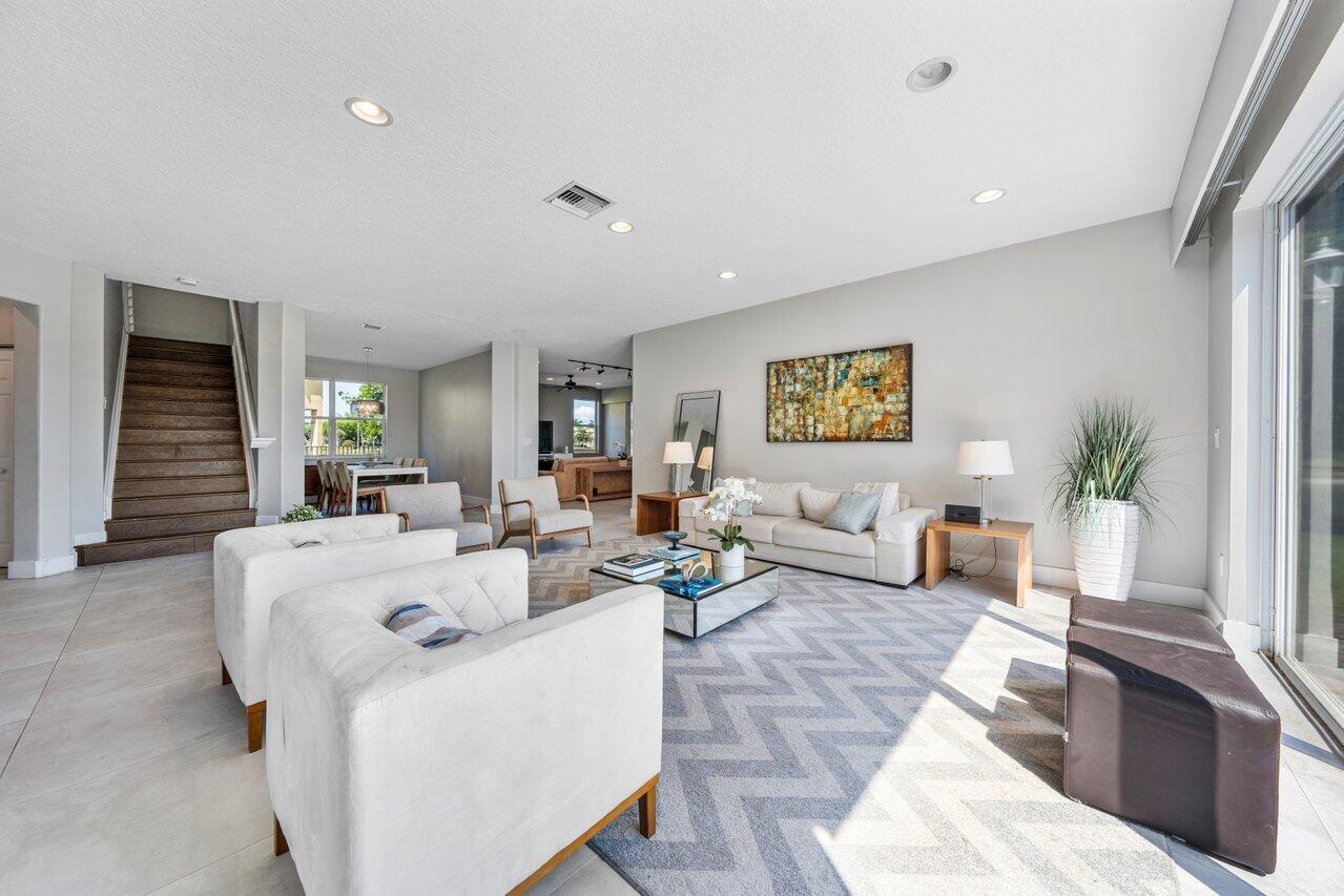 west-palm-beach-home-sold-living