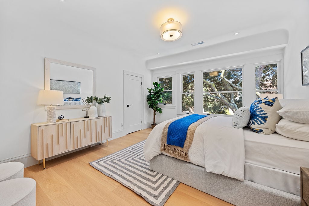 785 3rd Avenue · Photo 8