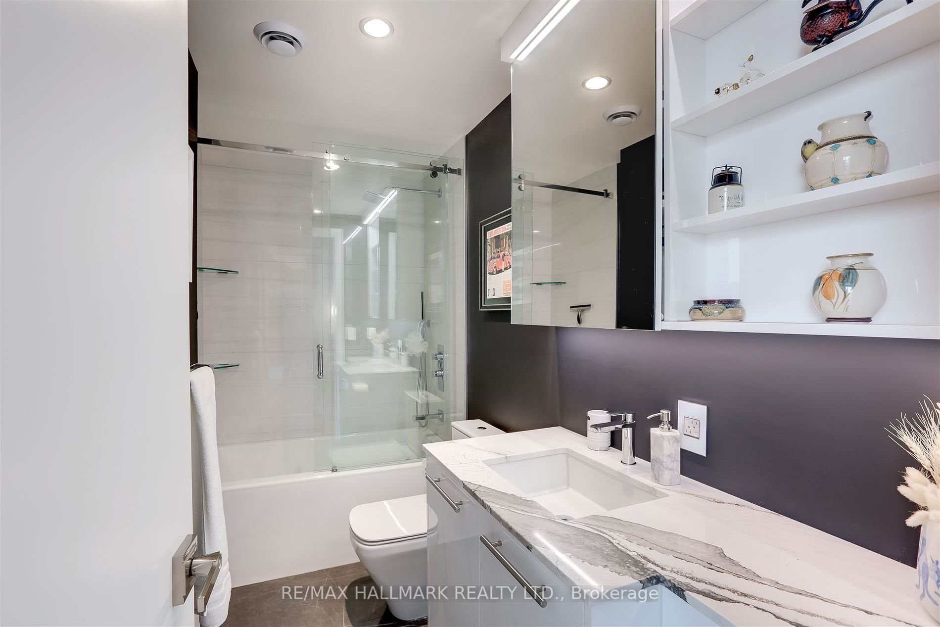 LUXURY AND SOPHISTICATION 