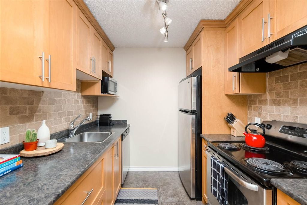 2033 W 7th Ave, #202