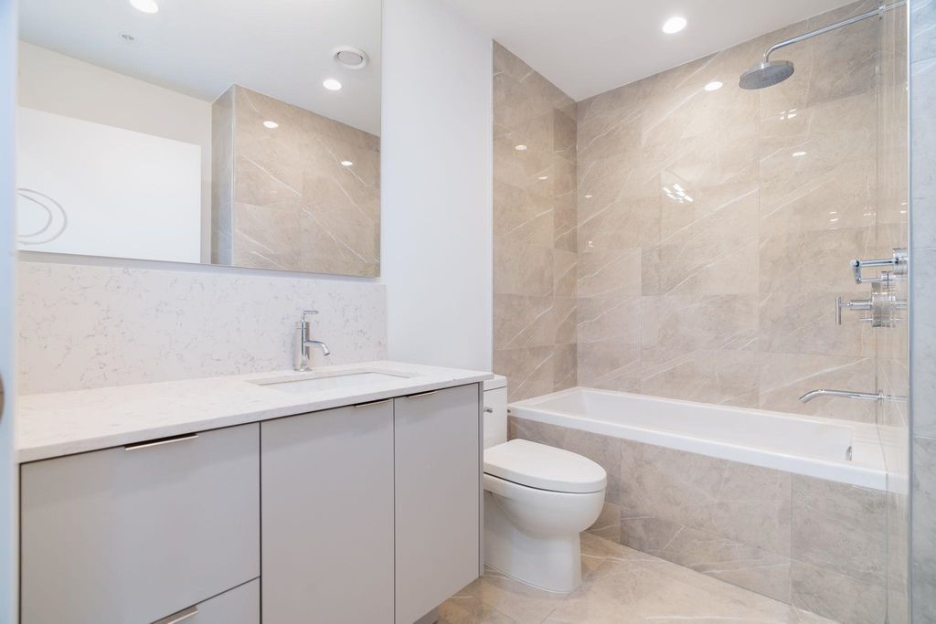 7638 Cambie St, #201