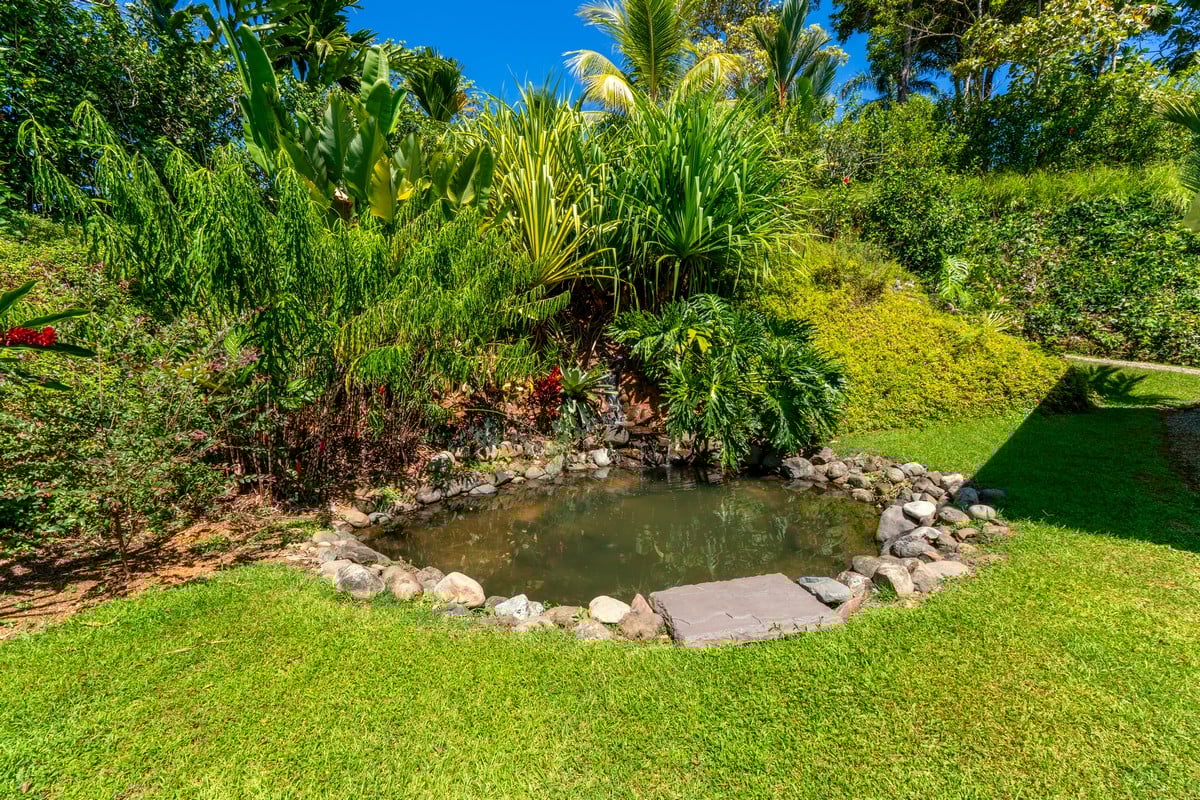  3 Bedroom Stunning Luxury Home Featuring Sweeping Valley & Ocean Views, 5.67 ACRES 