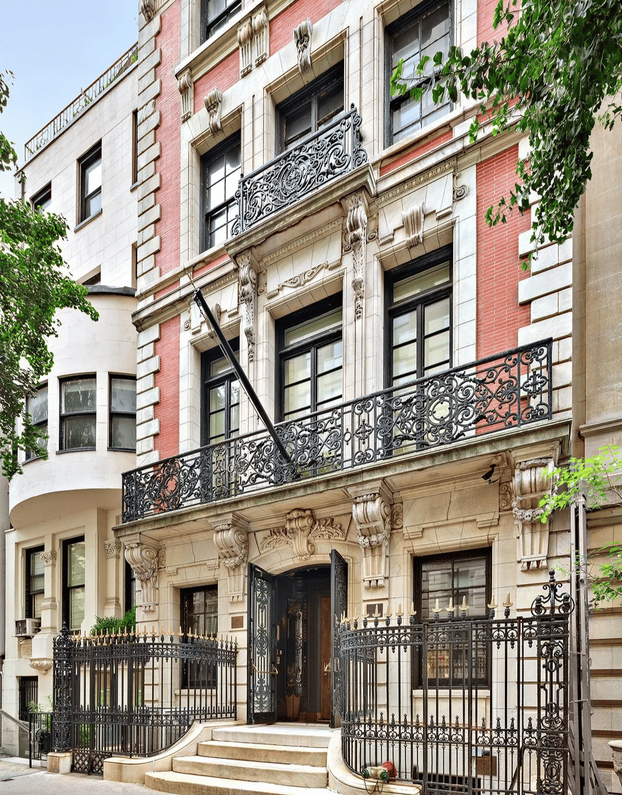 2 E 82nd St