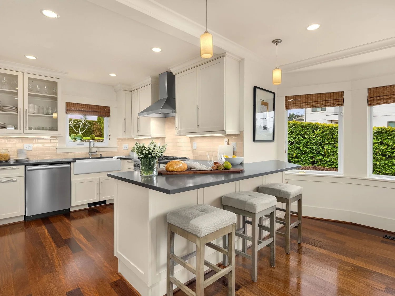 402 10th Ave W