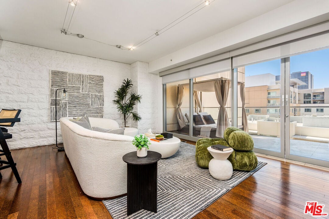 6250 Hollywood Blvd, #10L