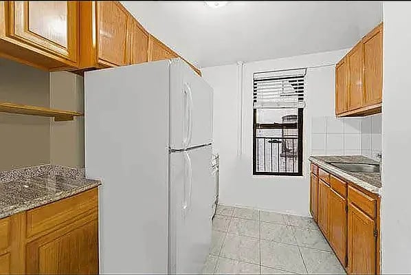 402 East 69th St #17