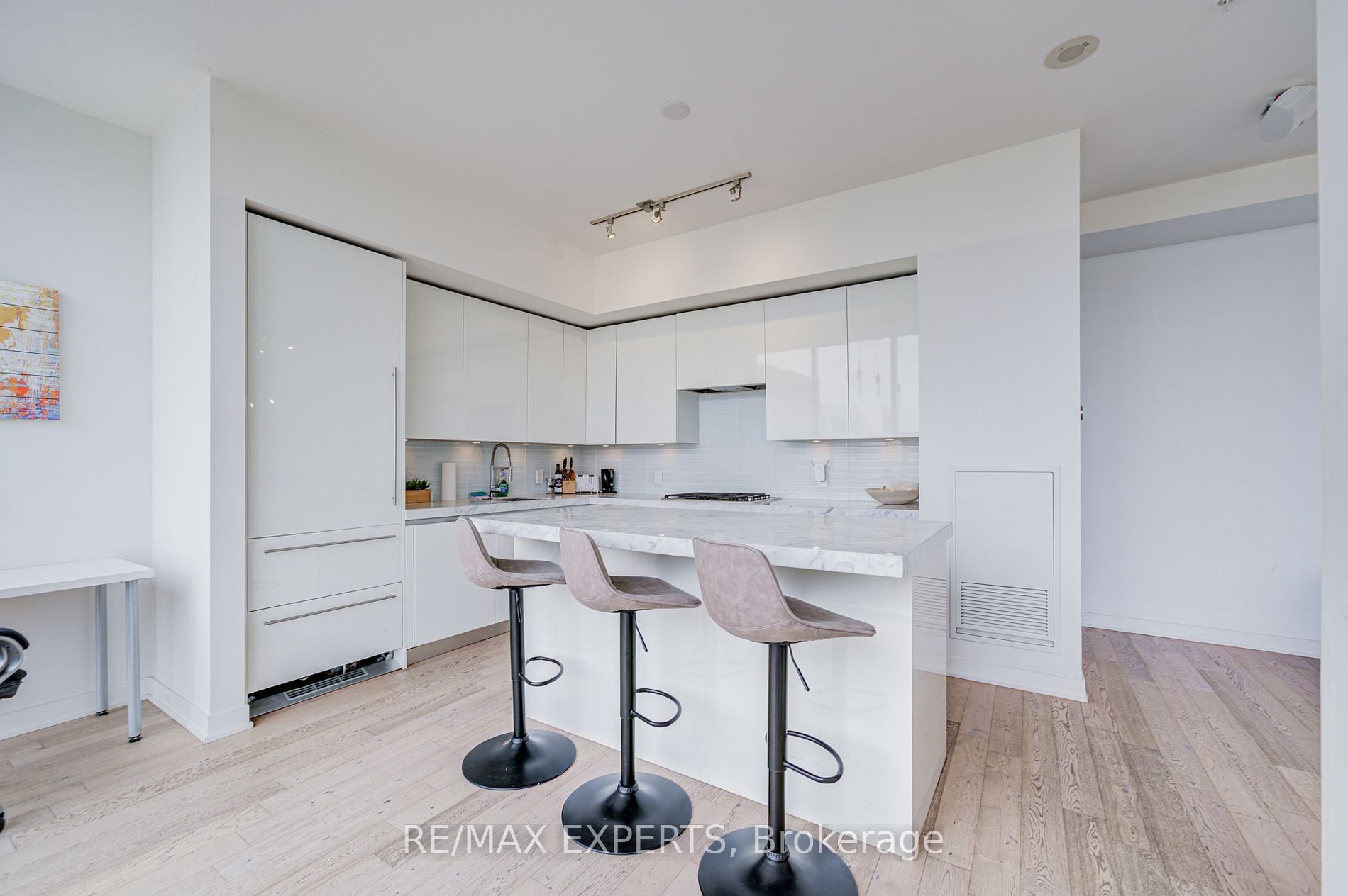 THOMPSON RESIDENCES
