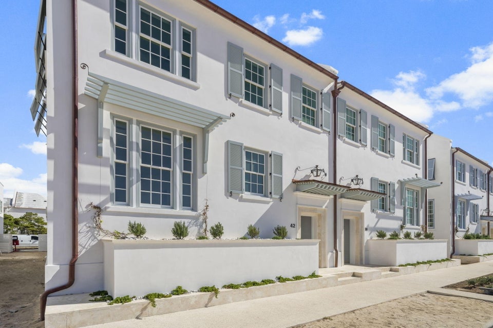42 Sea Garden St
