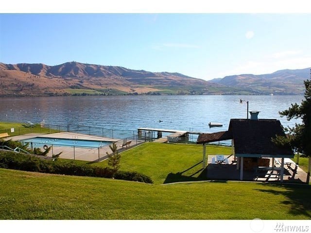 207 Riviera Dr
