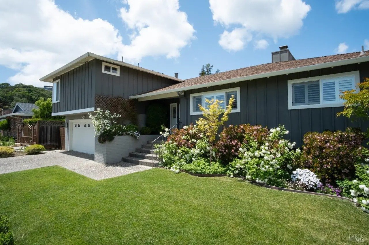 127 Peacock Dr