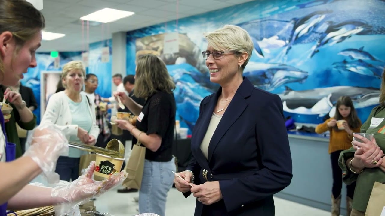 Art Soup Mobile | Chrissi Moore, Roberts Brothers | ADTV Episode 1