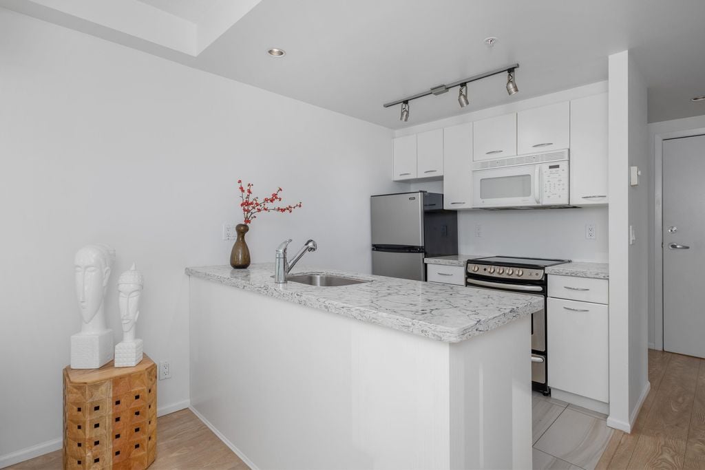 1331 W Georgia St, #707
