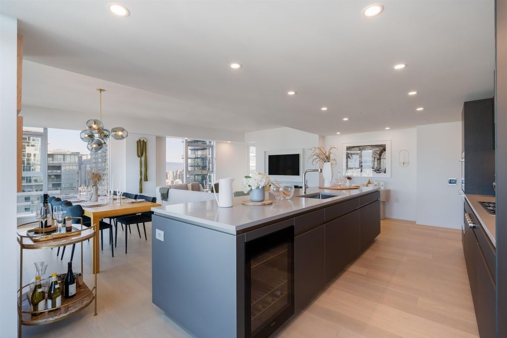 889 Pacific St, #3003