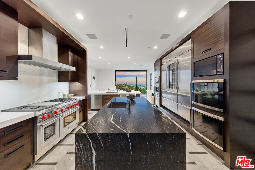 9374 Beverly Crest Dr