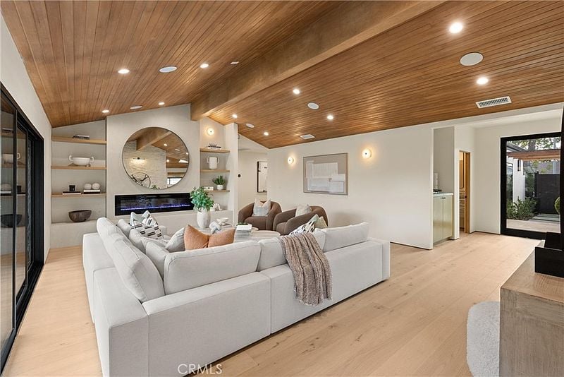 3080 Country Club Dr