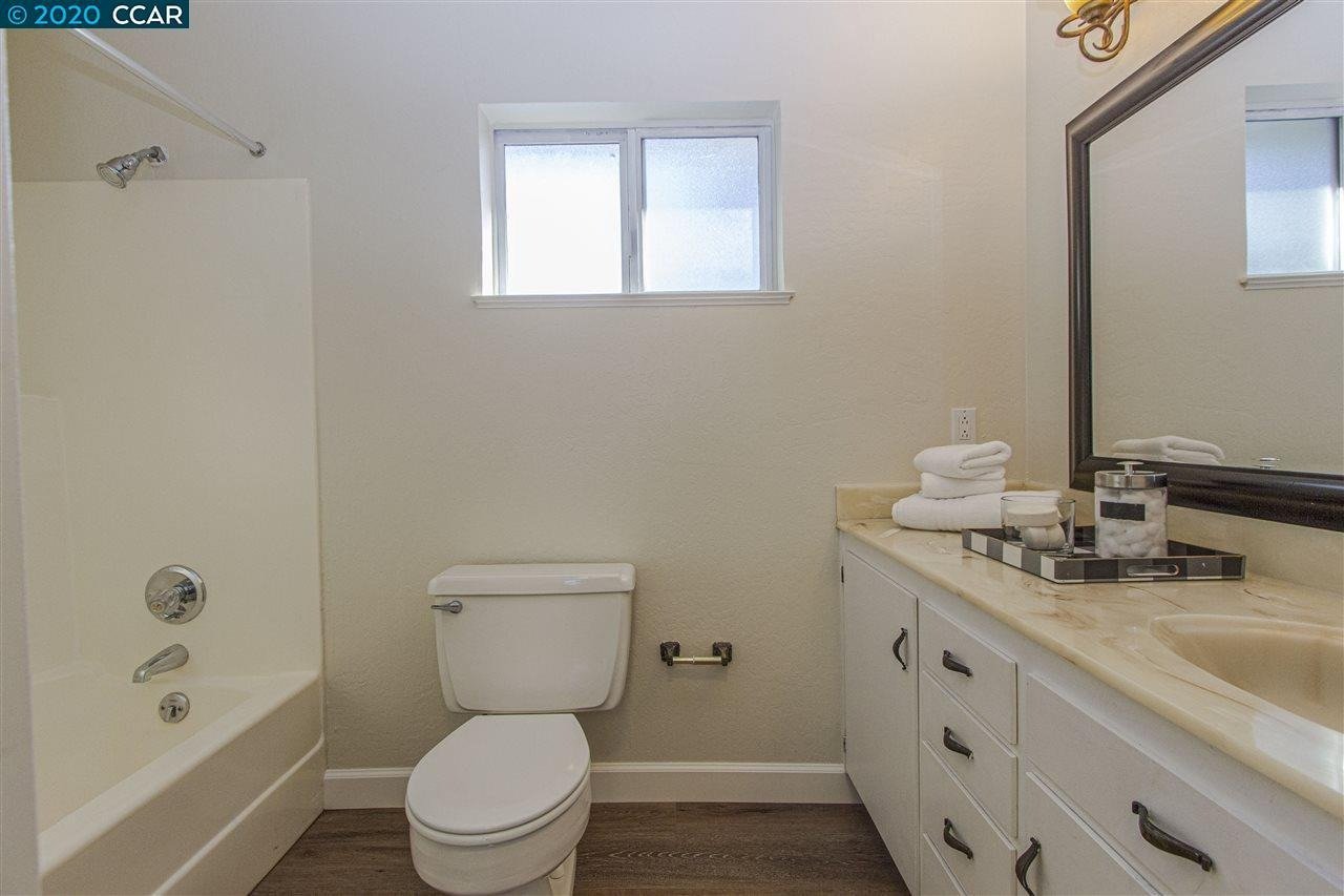 3258 Judith Ln