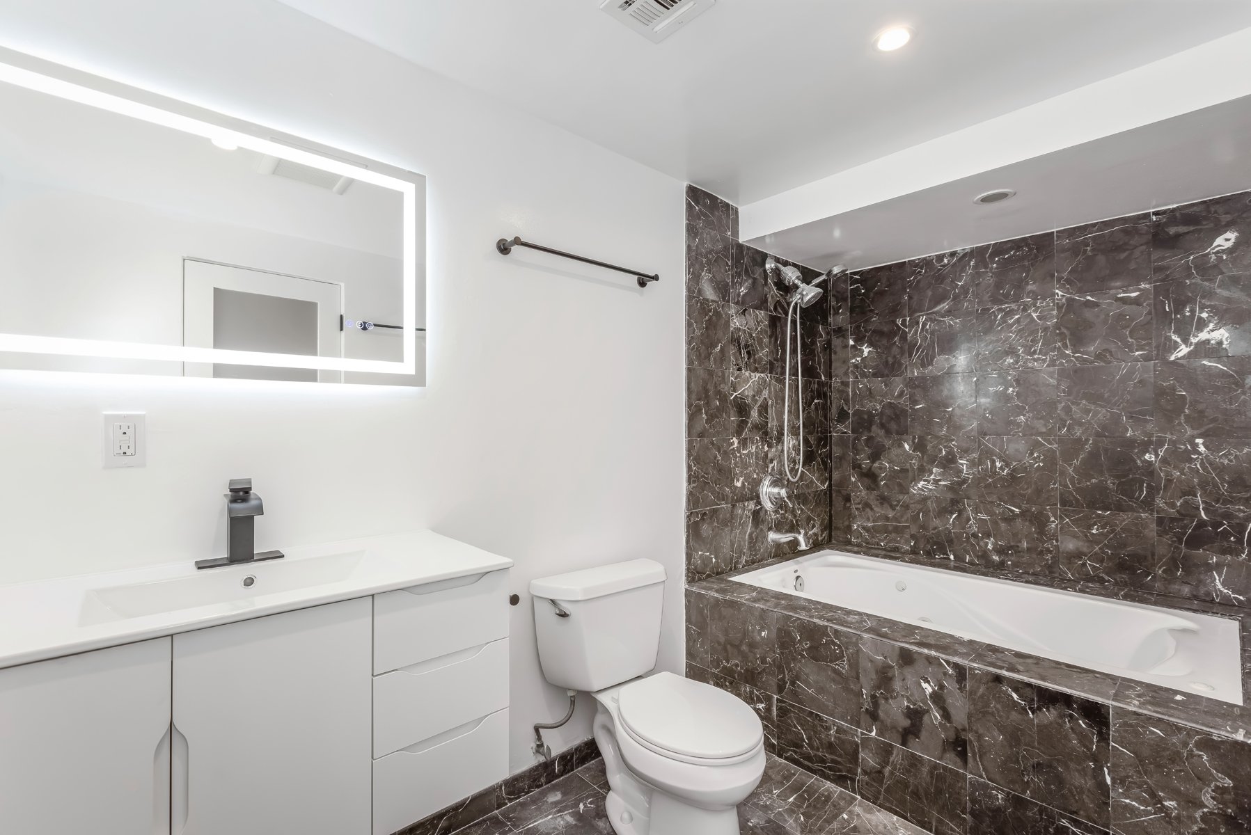 8560 Hollywood Blvd, Hollywood Hills