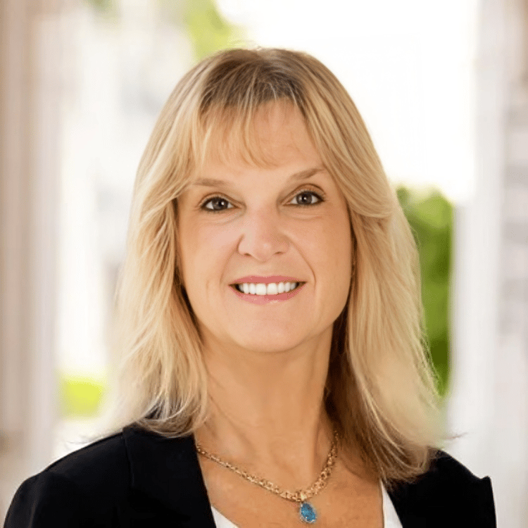 Lorie Arena Palm Beach Gardens, FL Real Estate Agent Headshot