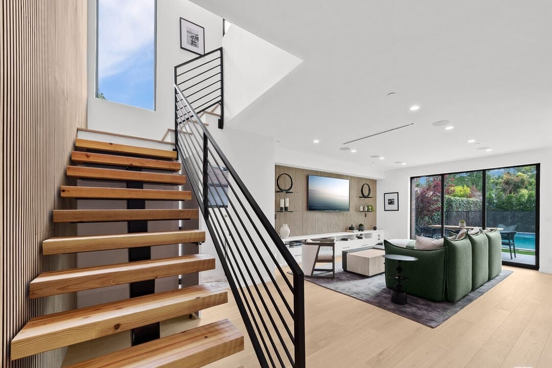 Castle Heights Pl, 90034