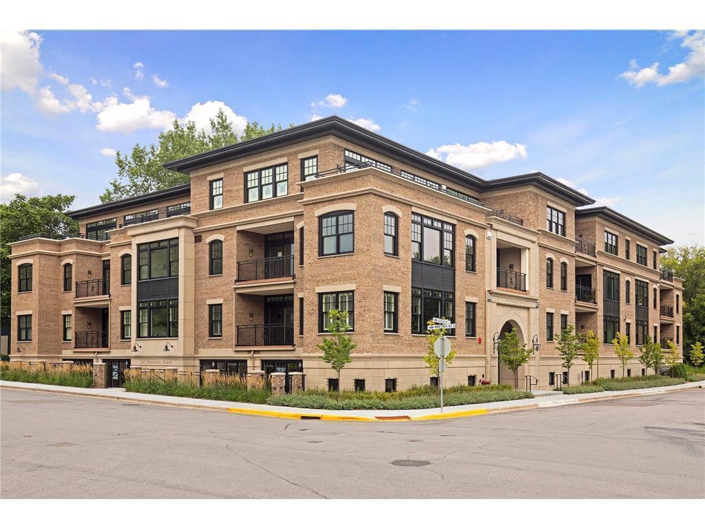 240 Minnetonka Ave S. #304