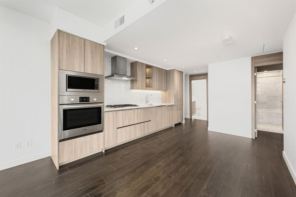 4720 Lougheed Hwy, #2411