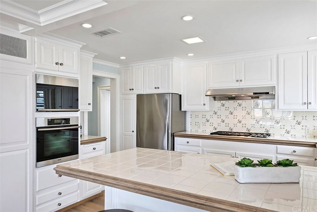 1102 W Oceanfront