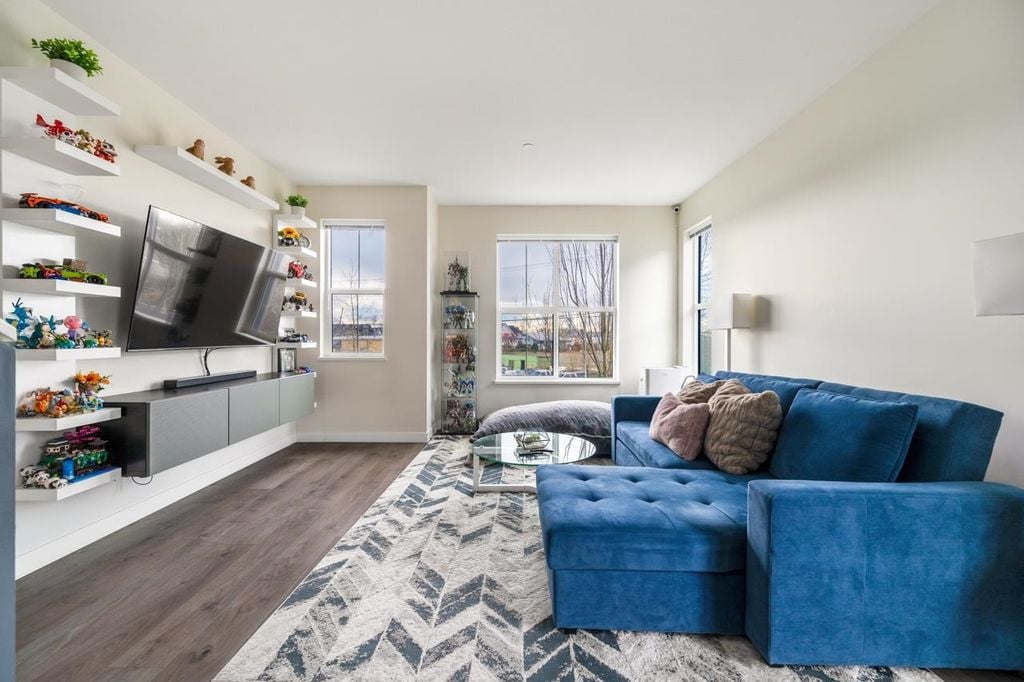 488 Furness St, #24