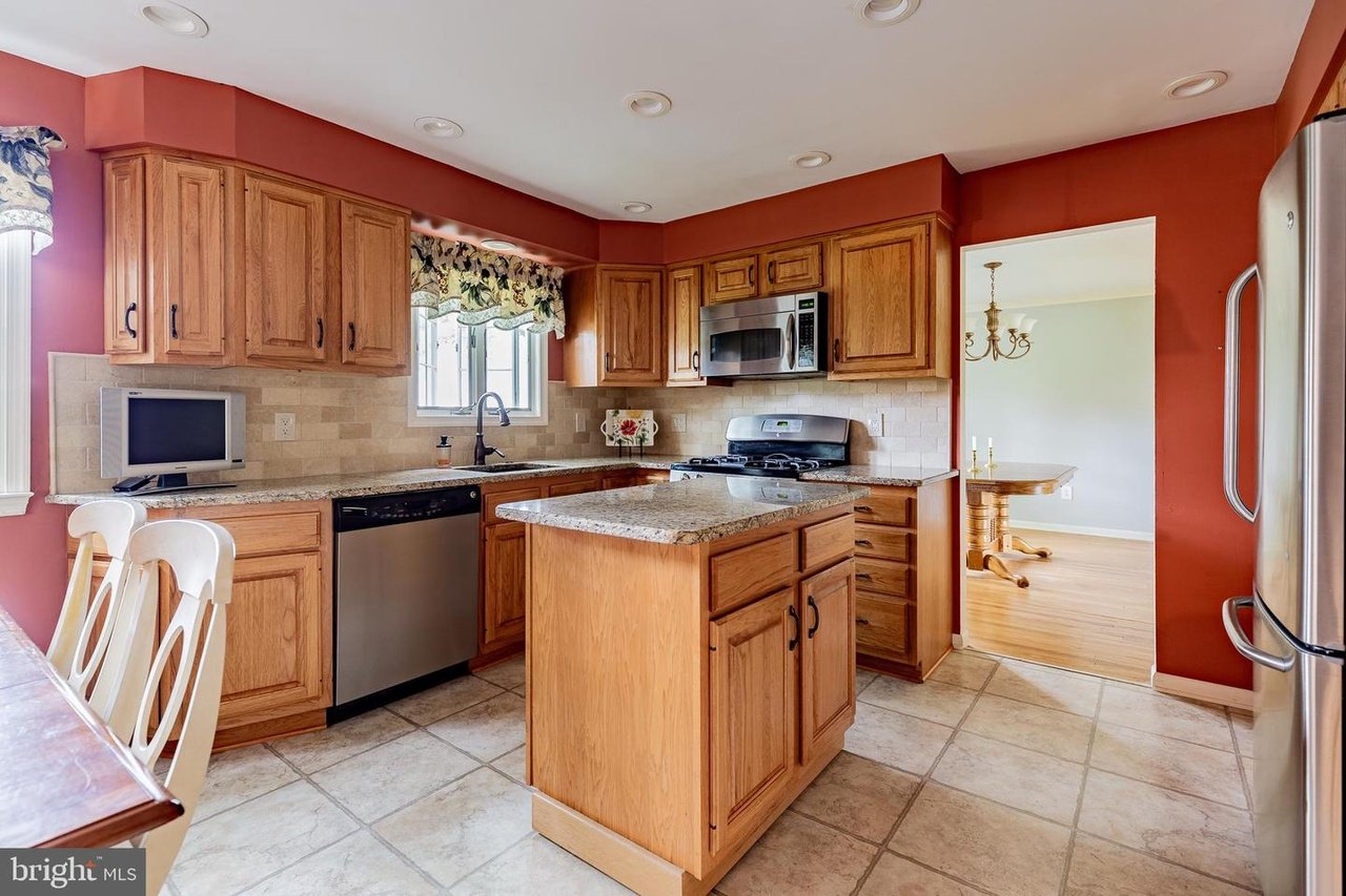 10 Old Colony Ln