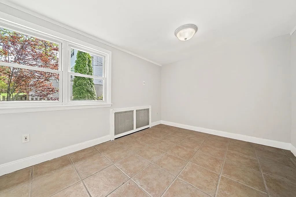 169 Center St