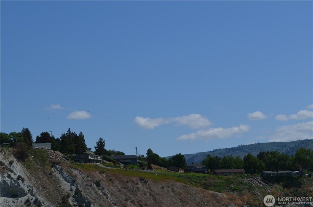8 Riverview Cemetery Rd