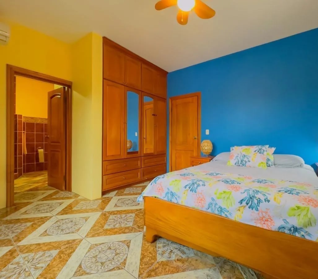 Spacious Living Near Town and Beach