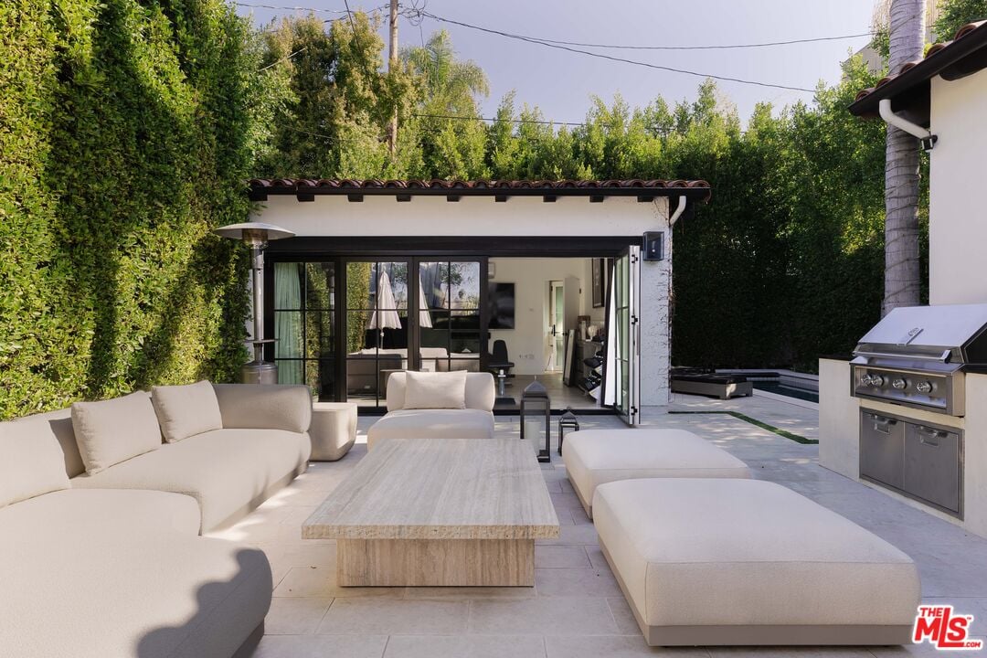 Solaris Pavilion, Westbourne Dr, 90048