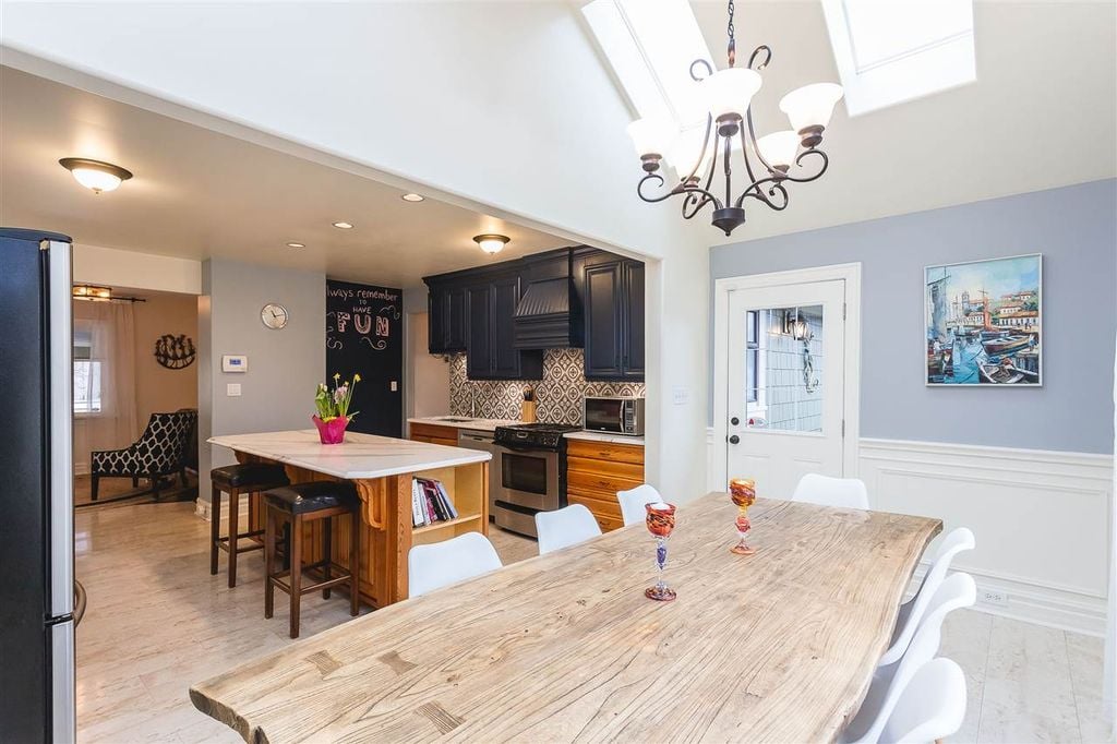 228 Gifford Pl