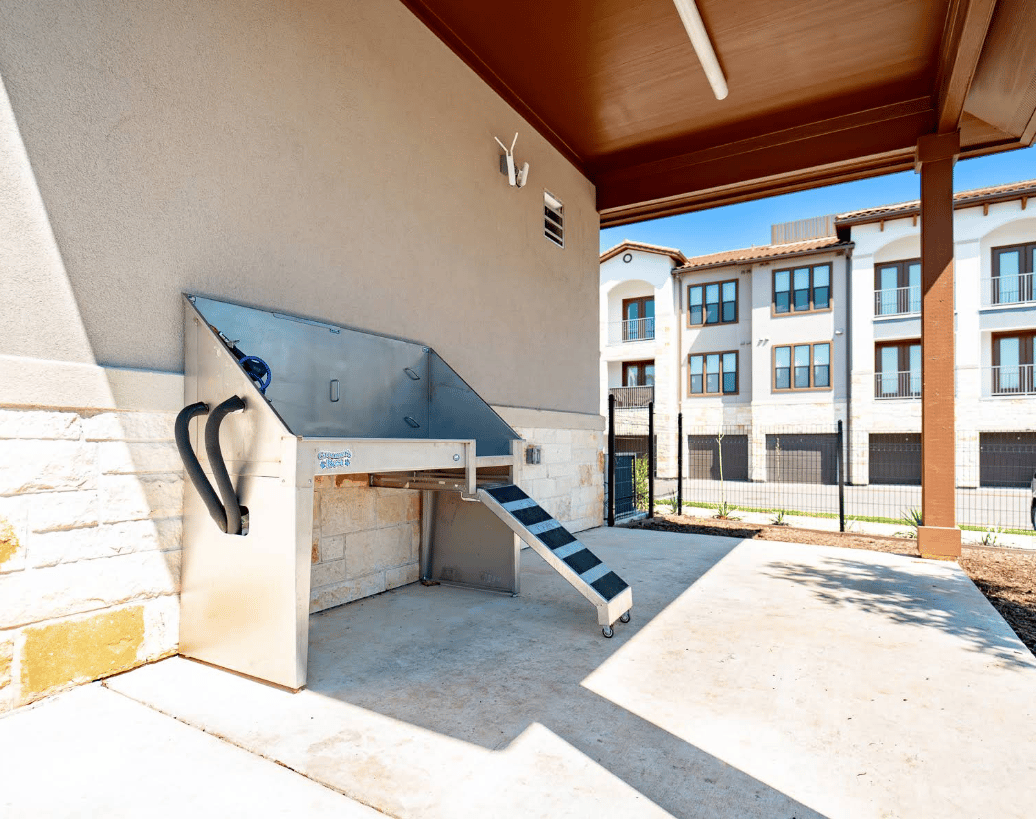 8 weeks free PLUS $750 when you look & lease!