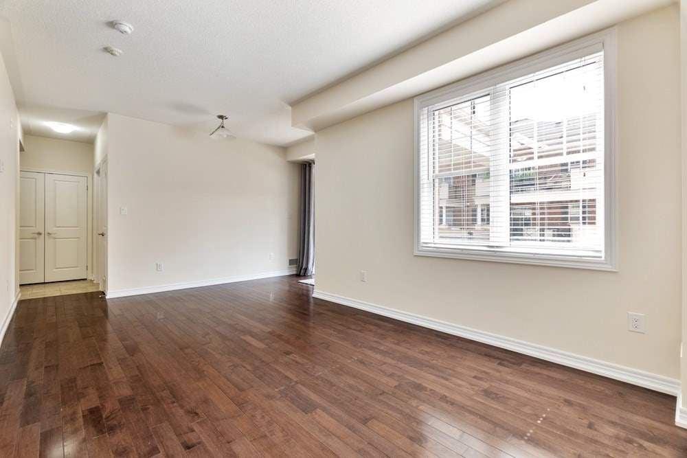 2 bedroom stacked townhouse in Oakville's Uptown Core