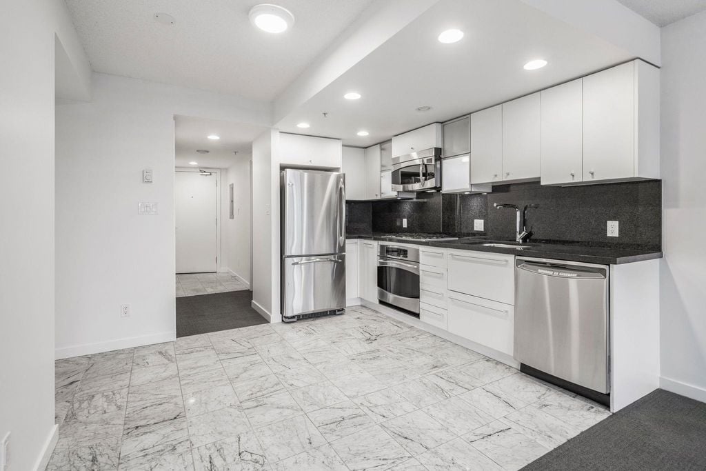 833 Seymour St, #706