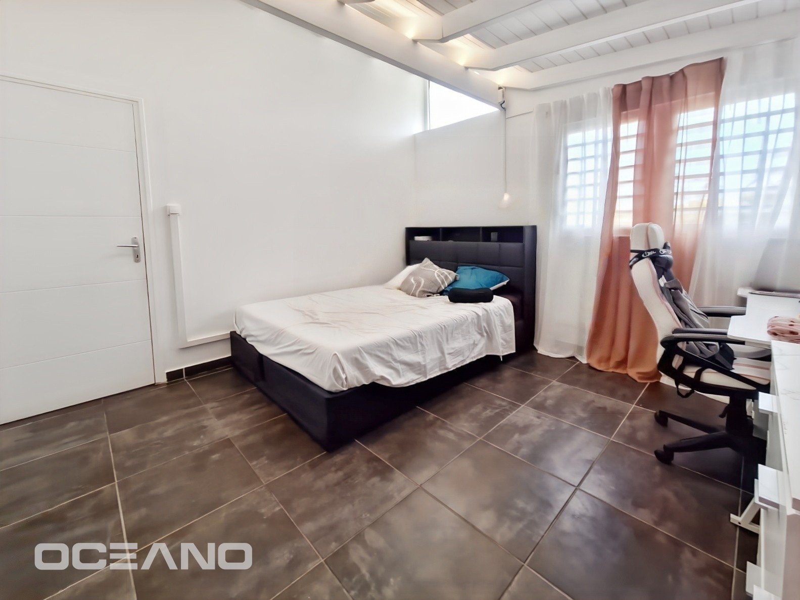 4-bedroom house with garden 