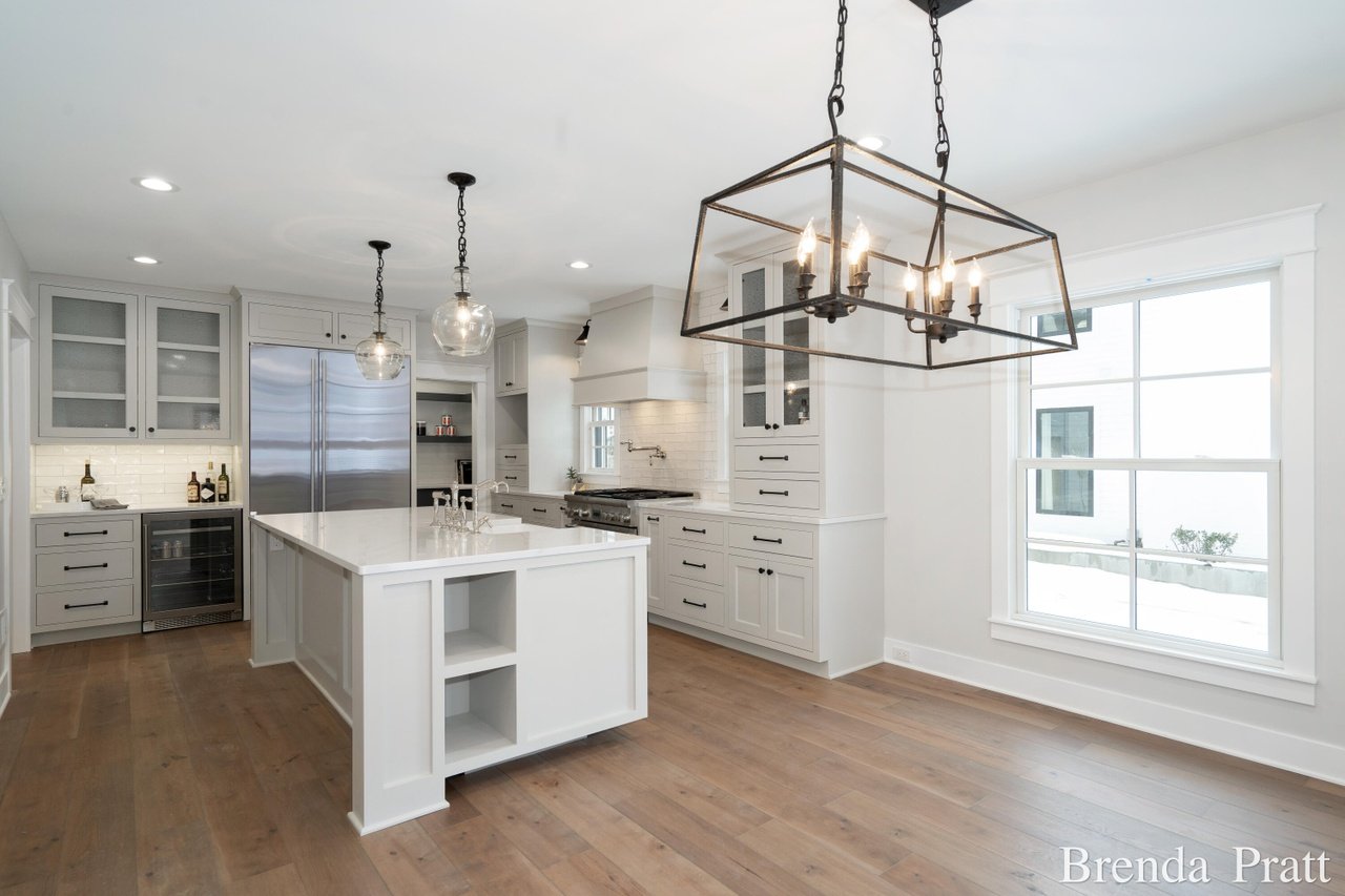  1045 Cambridge Dr SE