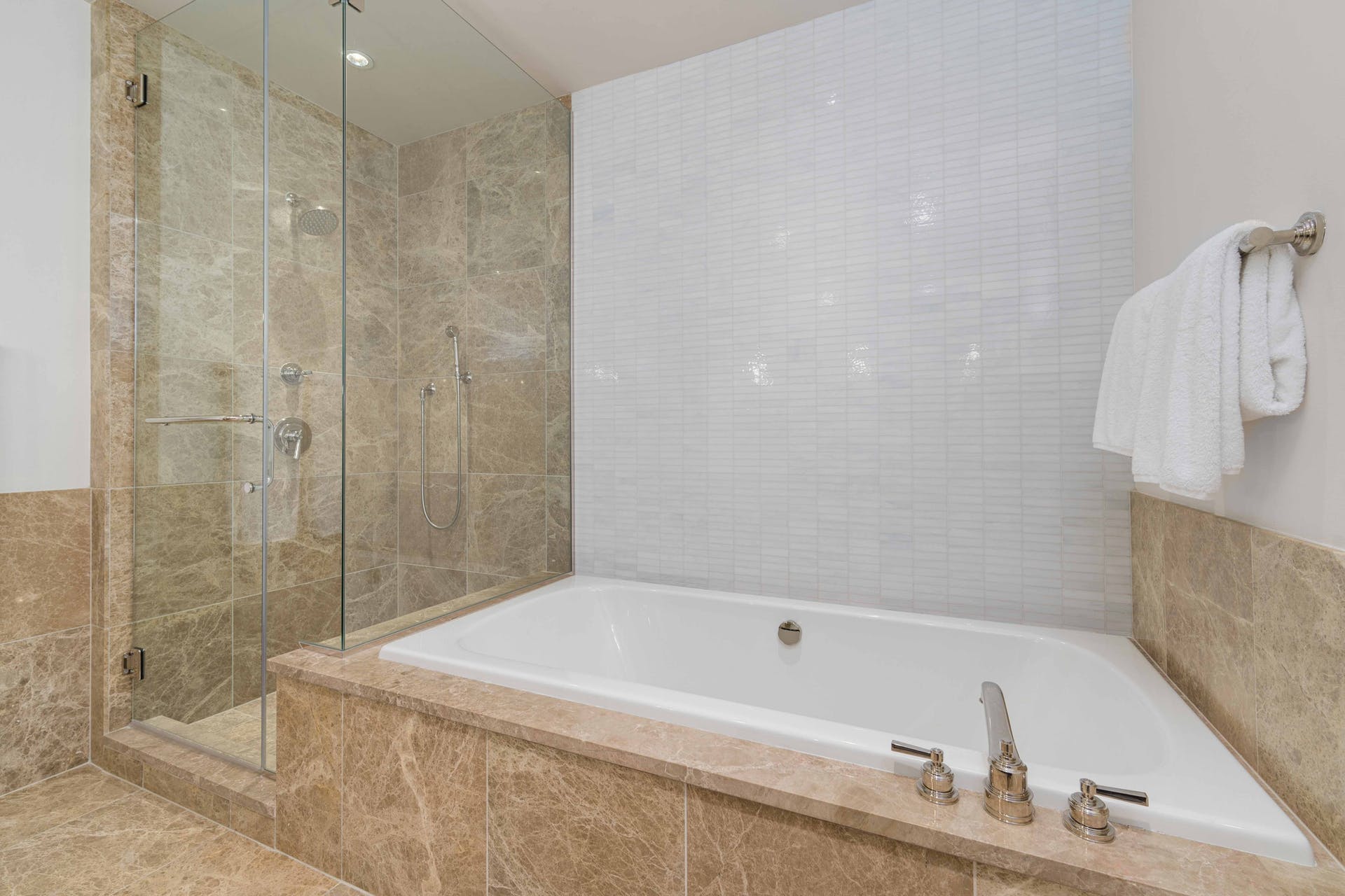 200 Congress Avenue #19AC